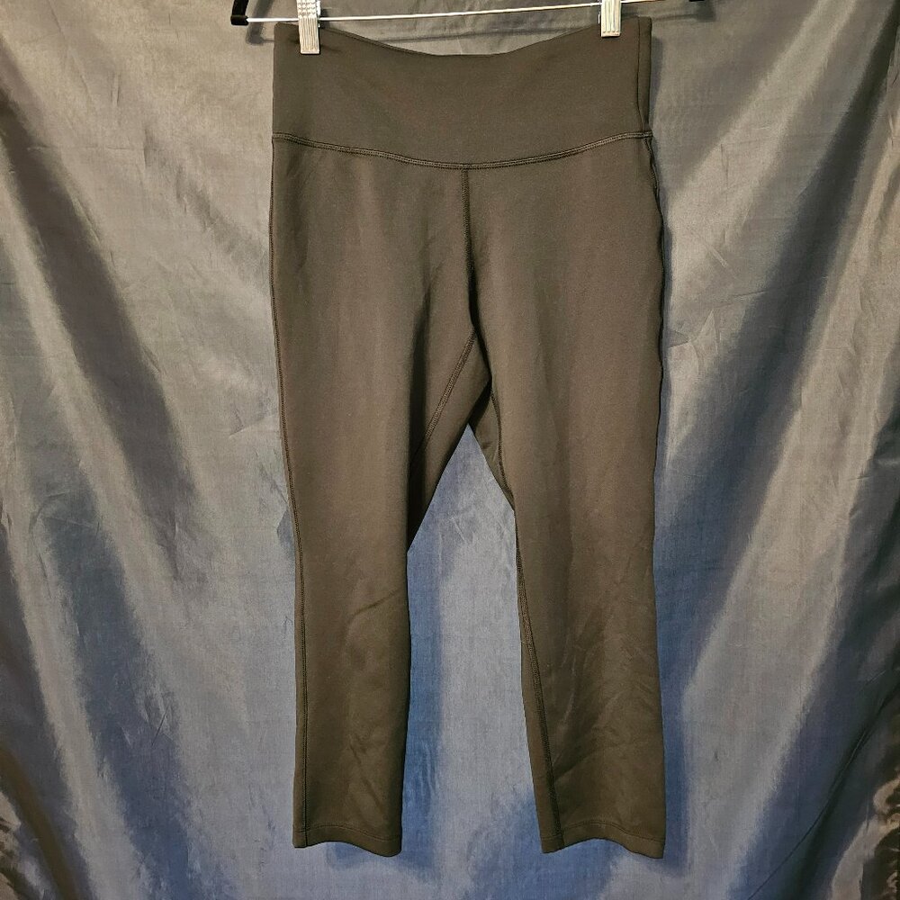 New Balance cropped leggings in like new condition. Size M
